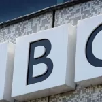 BBC resiste a pressao por nao ter chamado o Hamas