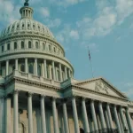 Congresso dos EUA aprova projeto que evita shutdown no pais