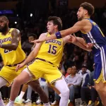 Curry supera duelo com LeBron, e Warriors batem Lakers na pré-temporada da NBA