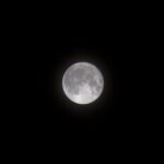 Durante eclipse lunar e seguro olhar para a Lua