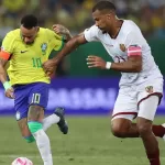 Torcedor joga pipoca em Neymar apos empate entre Brasil e