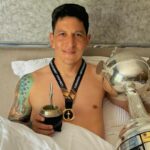 Cano repete Messi e acorda com taca da Libertadores na