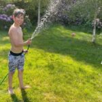 Menino morre apos vacinacao contra a COVID 19 na Suecia medico