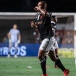 Vasco vence Botafogo deixa Z4 e briga pelo titulo do