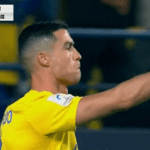 Video Cristiano Ronaldo sofre penalti mas pede para arbitro anular