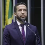 oposicao apresenta noticia crime contra Janones.webp