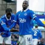Everton afunda Chelsea na crise e respira contra o rebaixamento da Premier League