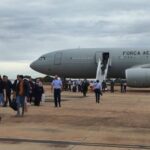 voo da FAB chega ao Brasil com 30 brasileiros