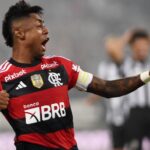 Flamengo encerra 'novela' e oficializa renovação de Bruno Henrique