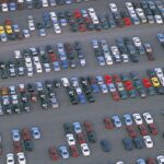 Locadora Hertz vai trocar 20 mil EVs por carros tradicionais