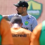 Fábio Luciano vê Corinthians 'bagunçado' e avalia António Oliveira