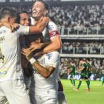 Santos vence Palmeiras na Vila e larga na frente na final do Paulistão